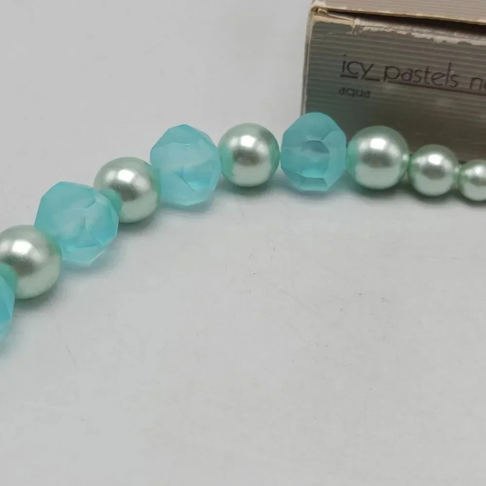 Avon 1987 Icy Pastels Necklace Aqua Blue Acrylic Bead 24.75 in - Picture 3 of 5